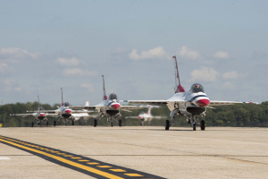 Thunderbirds display precision at America’s air show